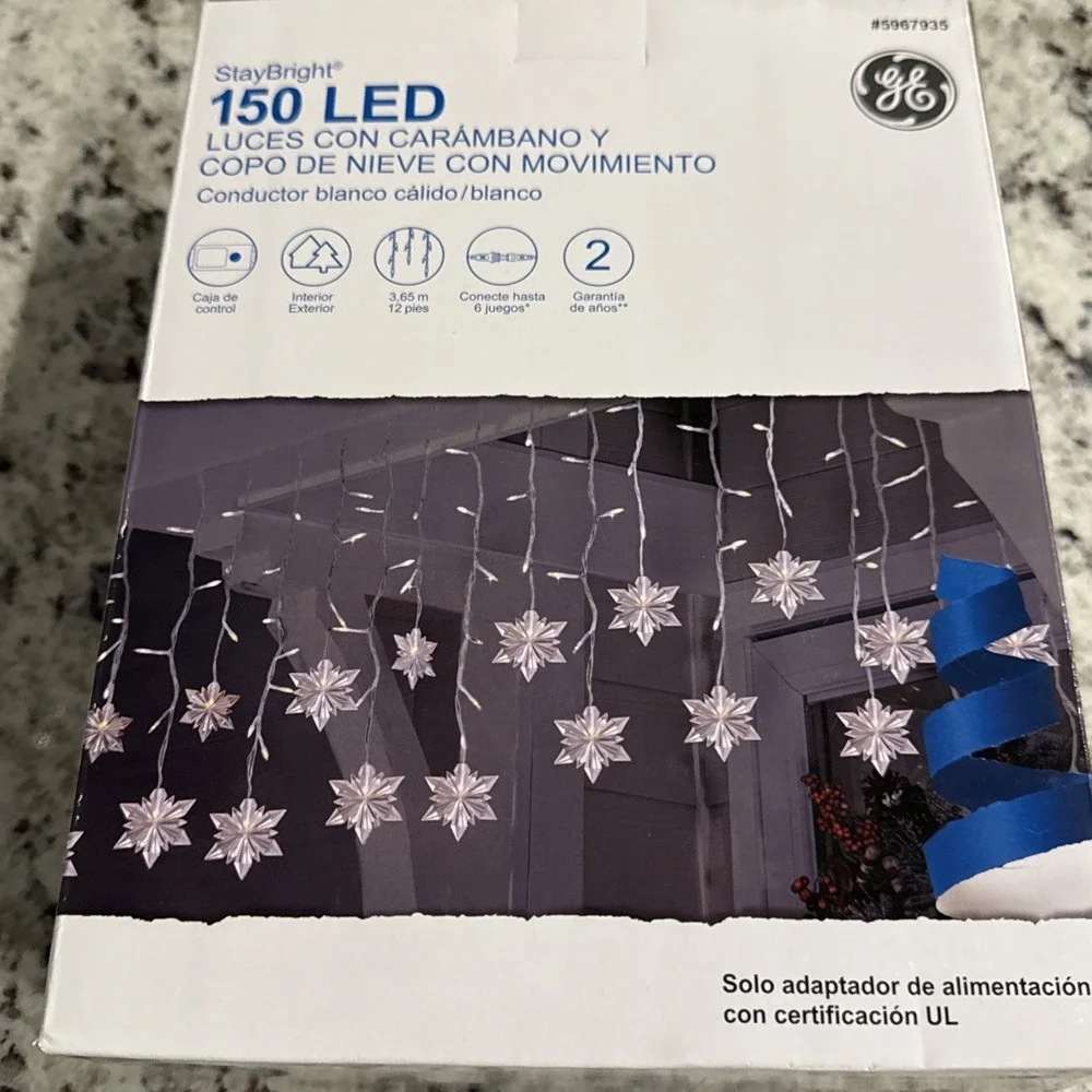 GE StayBright 150ct LED Motion Snowflake Icicle Lights Warm White/White Wire